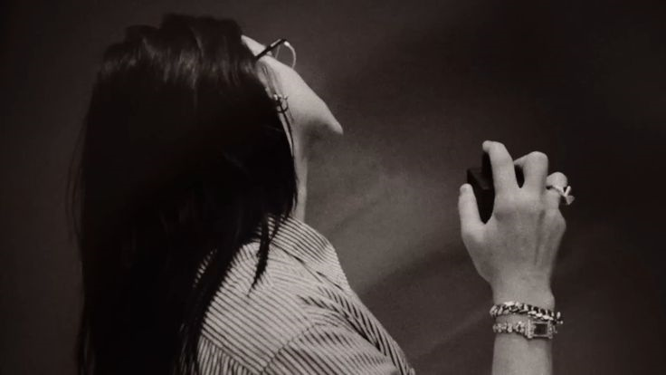 عطرهای مورد علاقه سلبریتی‌ها در سال ۱۴۰۴–۱۴۰۵ | رایحه‌های محبوب ستاره‌ها